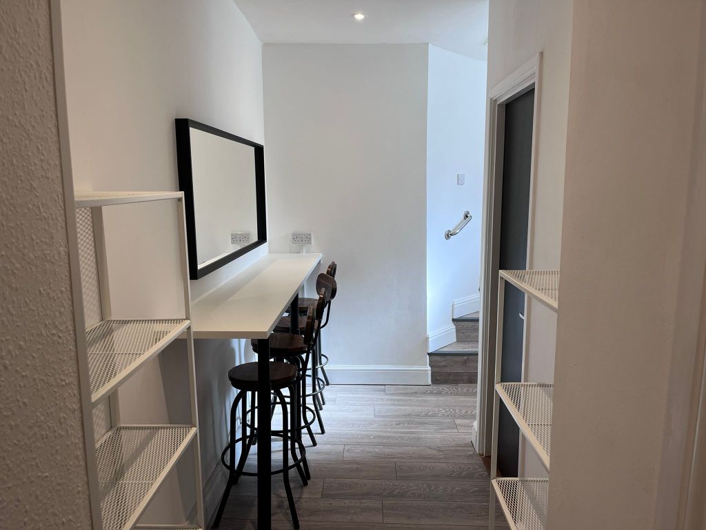 Property photo 2 of 9 Entrance Hall