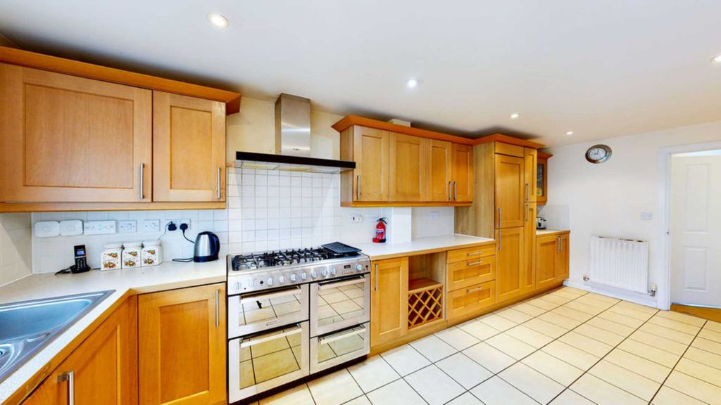 Property photo 2 of 24