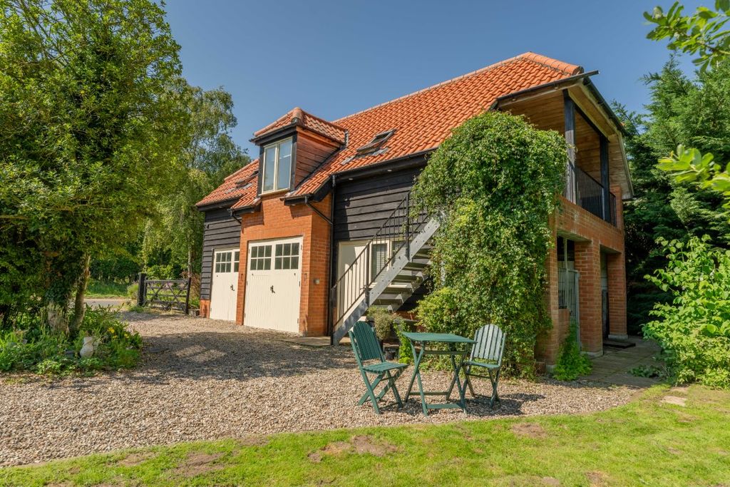 Property photo 3 of 43