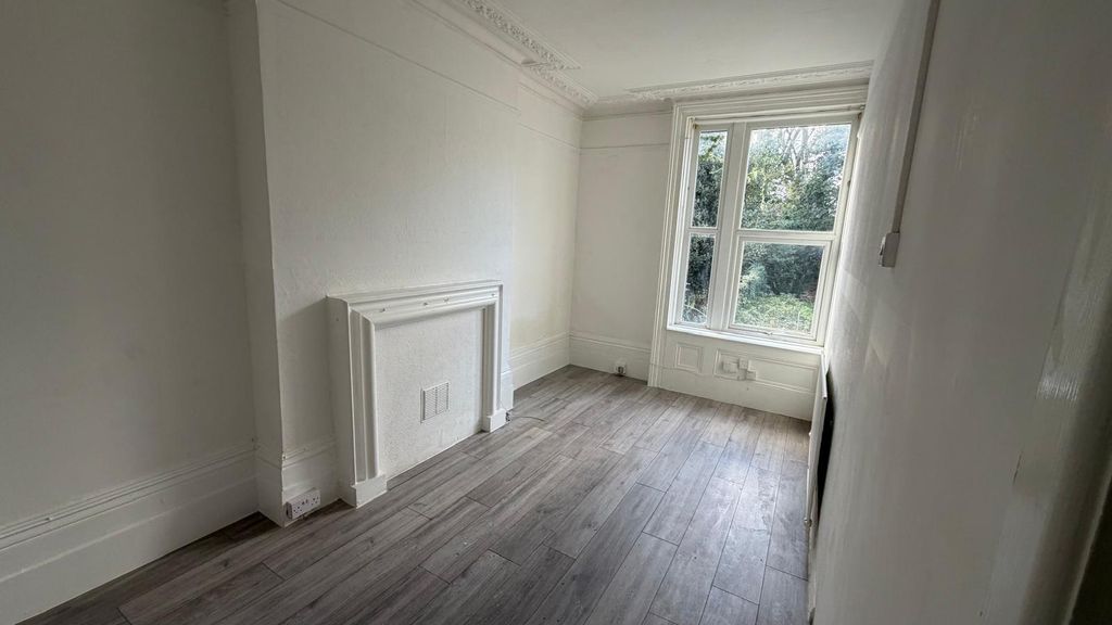 Property photo 3 of 4 Living Room