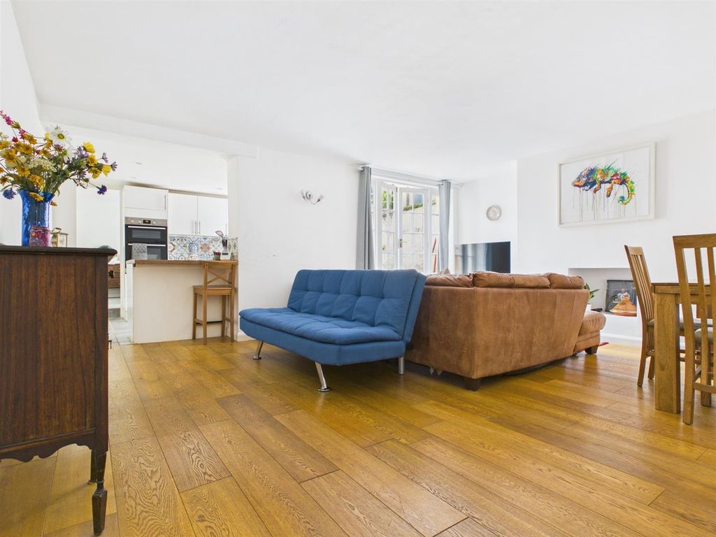 Property photo 1 of 10 Cam04311G0-Pr0144-Still008.Jpg