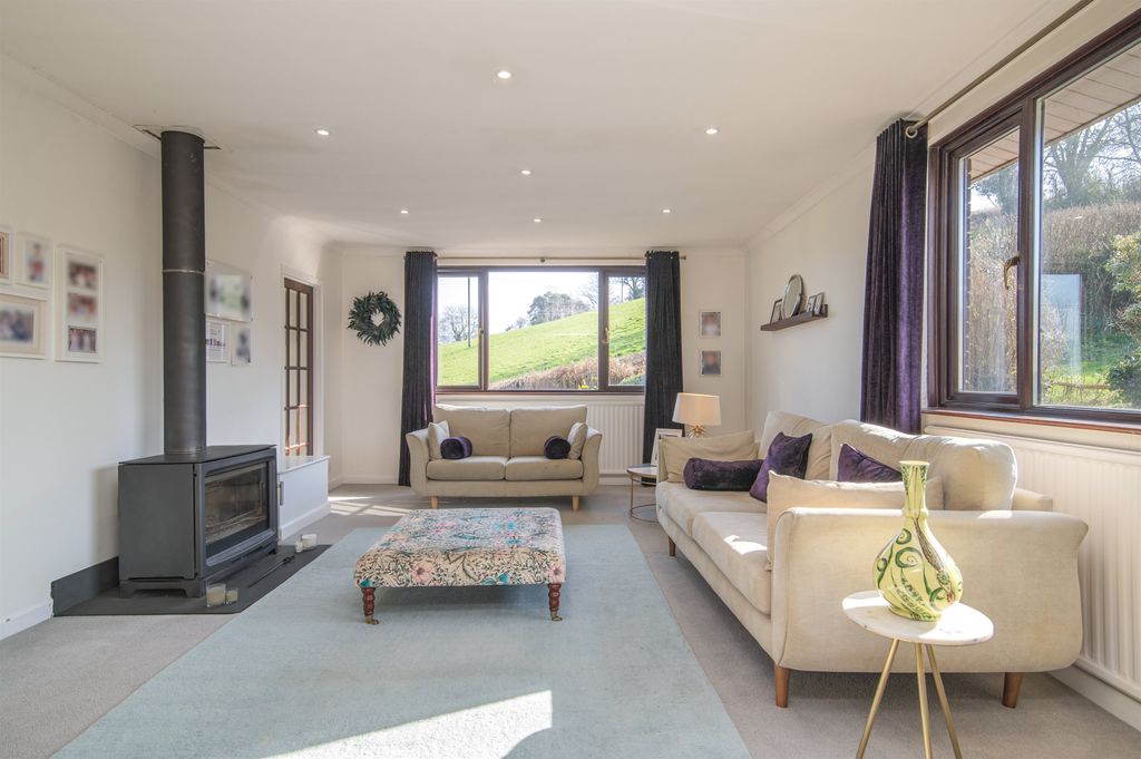 Property photo 3 of 23