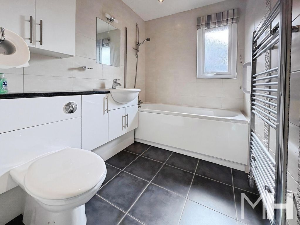 Property photo 3 of 8 Bathroom