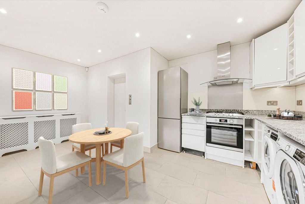 Property photo 2 of 21 Kitchen