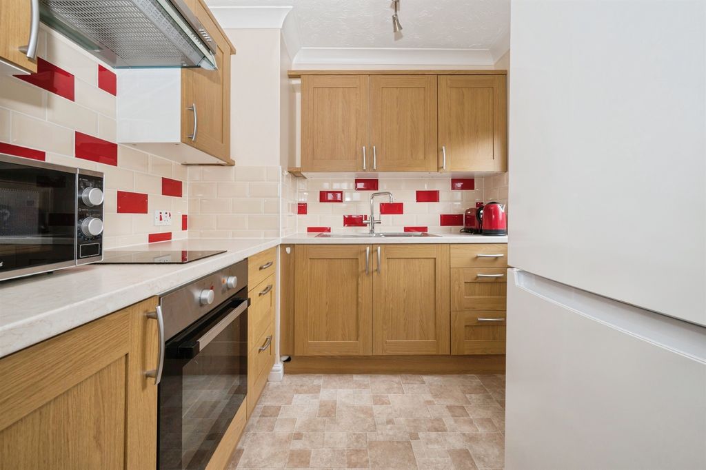 Property photo 3 of 17