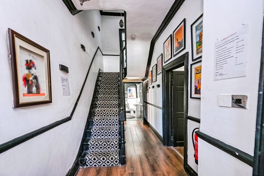 Property photo 2 of 22 Pbox-Img.Jpg