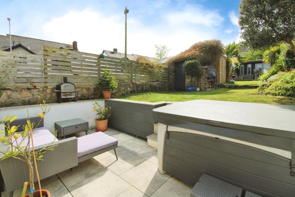 Property photo 2 of 33