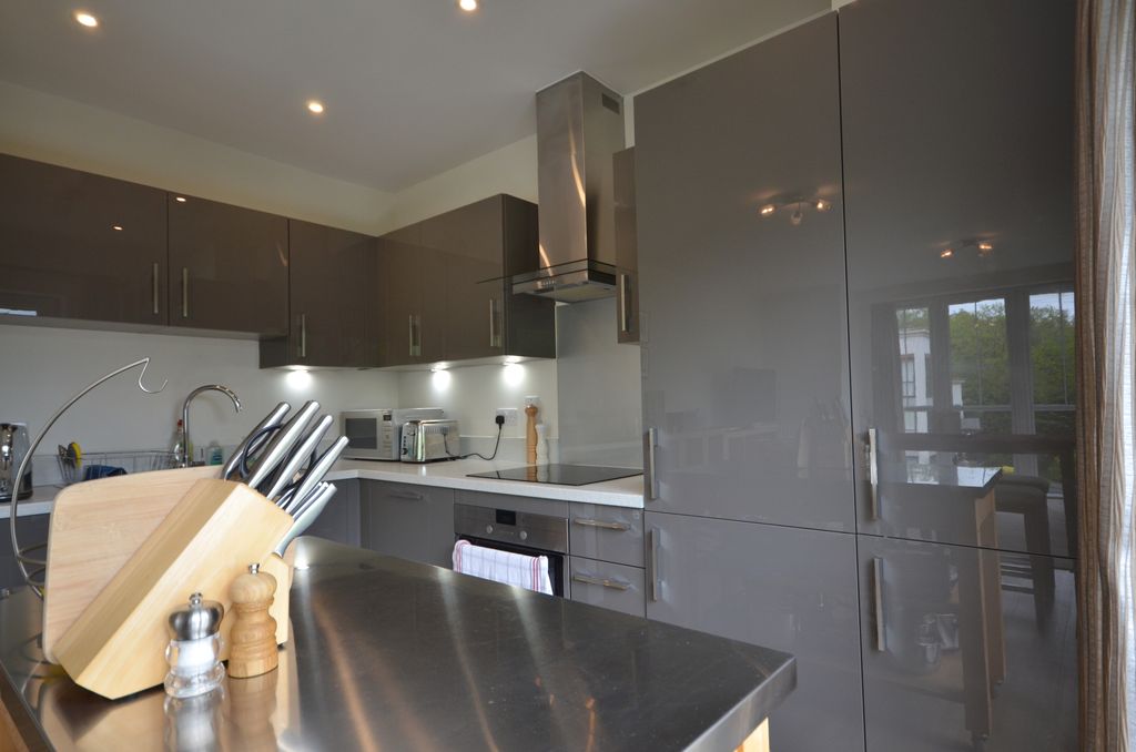 Property photo 3 of 7 Kitchen