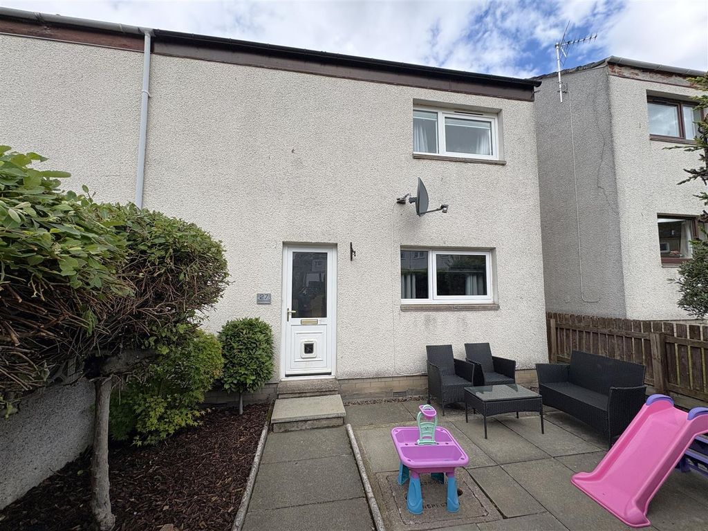 Property photo 1 of 17 27 Mossend Place Elgin