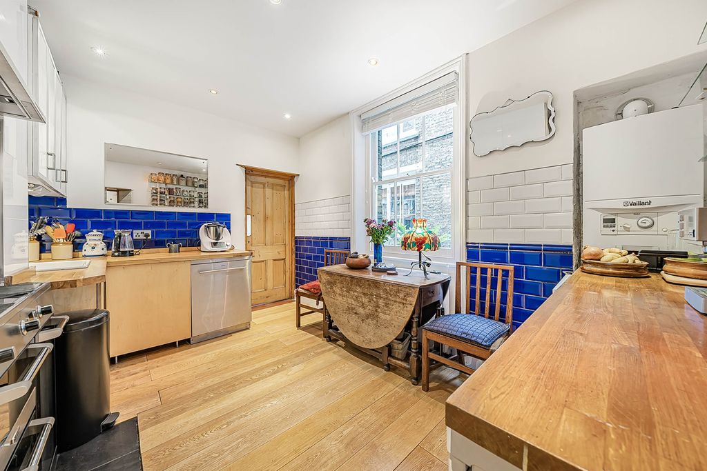 Property photo 3 of 18