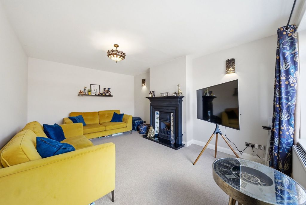 Property photo 2 of 37