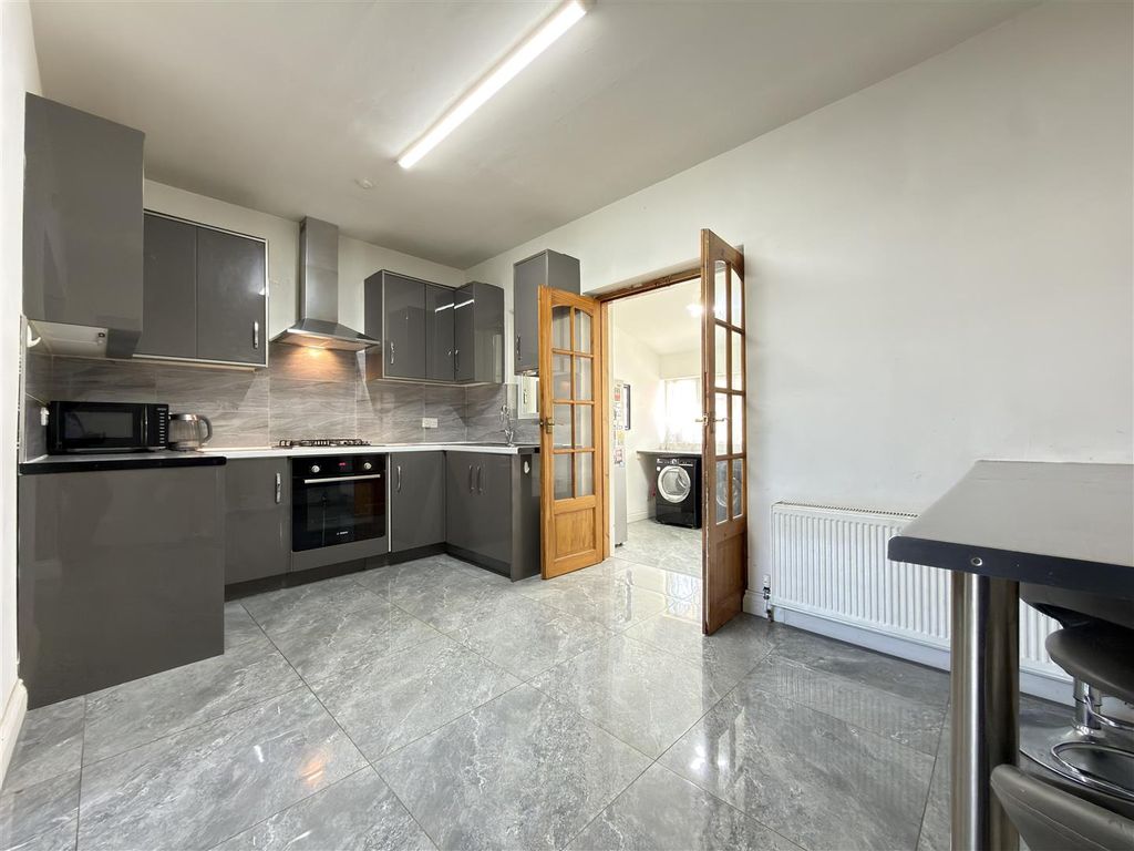 Property photo 2 of 15 Kitchen/Diner