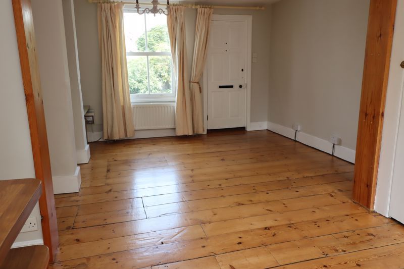 Property photo 3 of 10 Photo 1