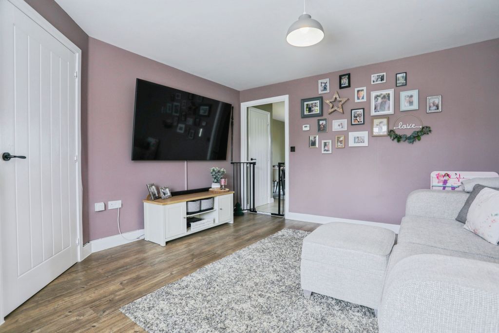 Property photo 2 of 21