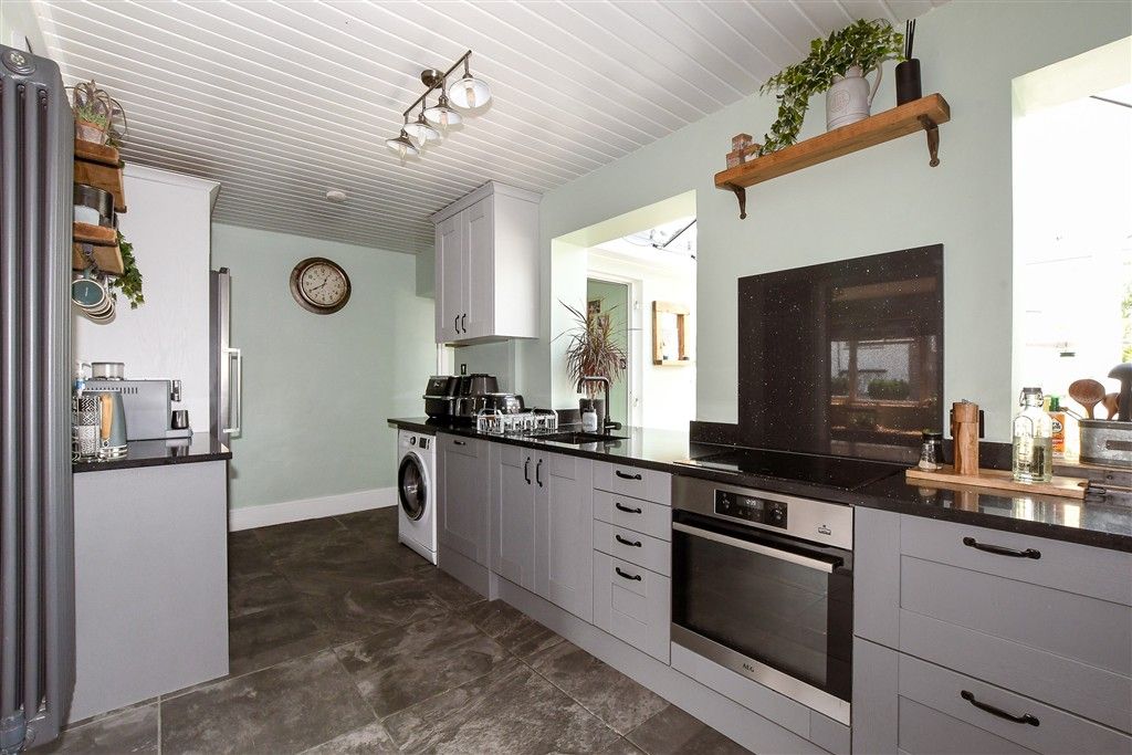 Property photo 2 of 20 Kitchen/Breakfast Room