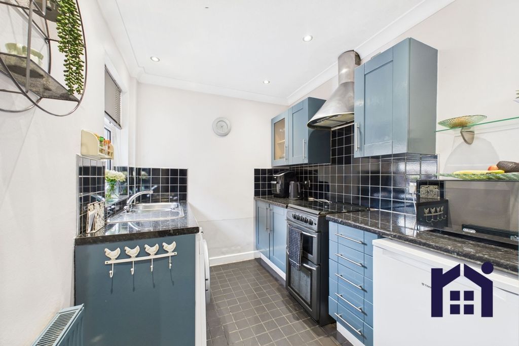 Property photo 2 of 17 Kitchen