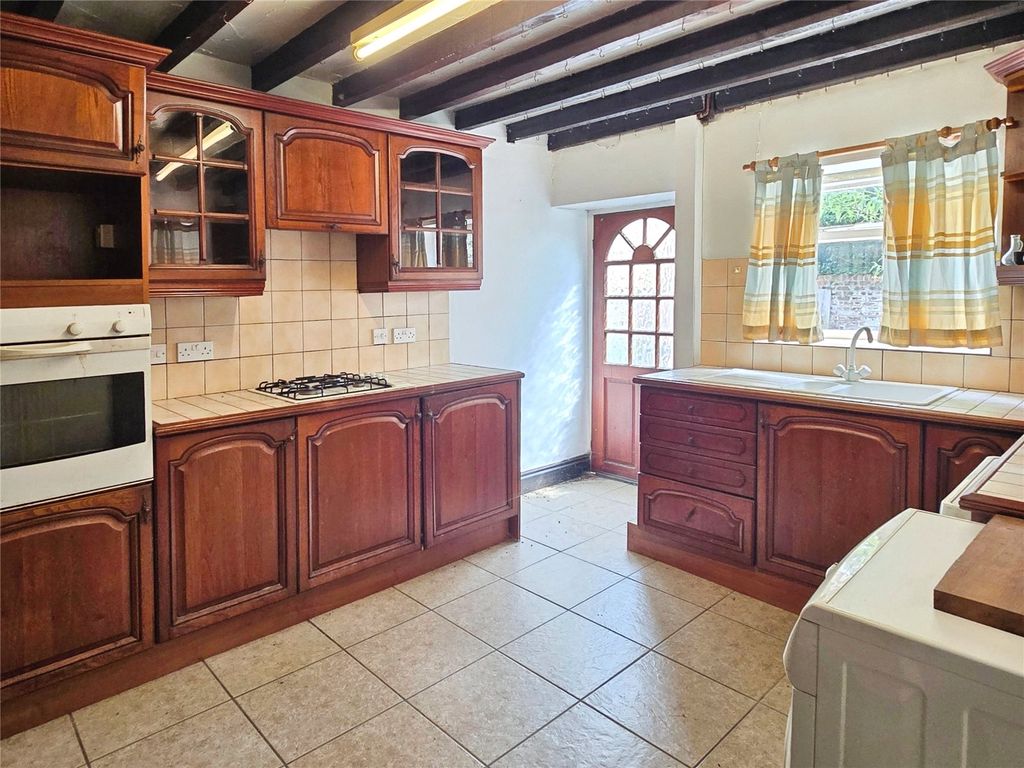 Property photo 3 of 18 Kitchen