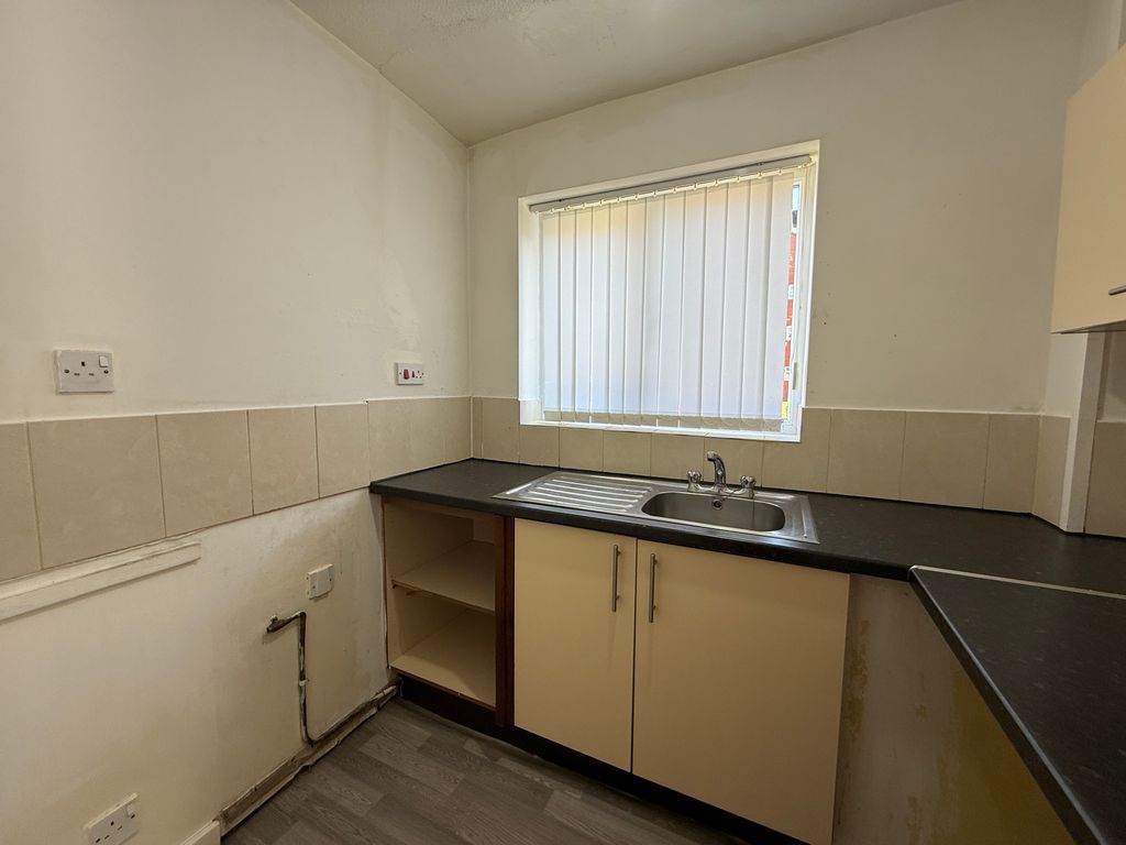 Property photo 3 of 7 Kitchen