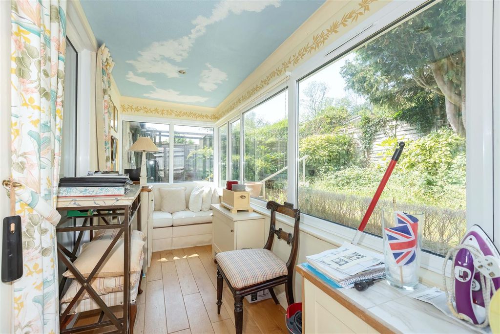 Property photo 3 of 10 Parham Rd_9.Jpg