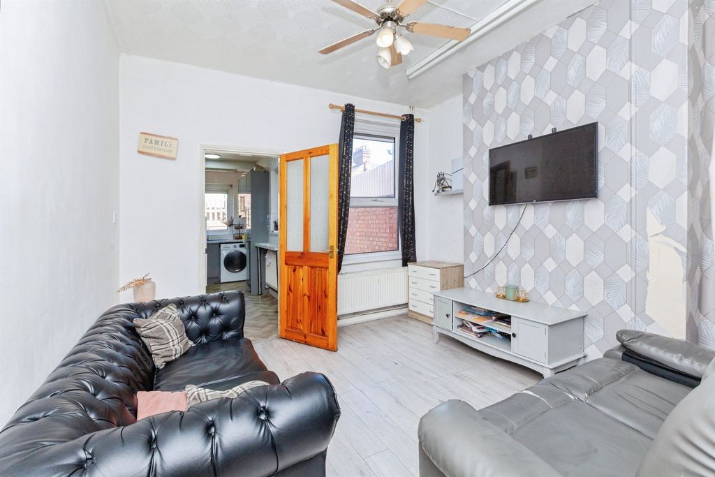 Property photo 2 of 14