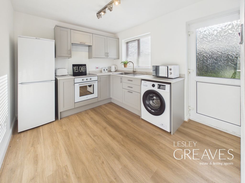 Property photo 3 of 14 Kitchen