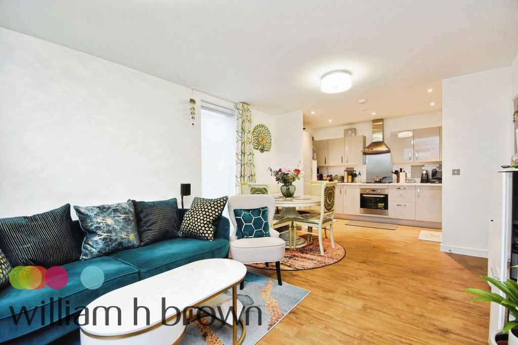 Property photo 3 of 19 Image