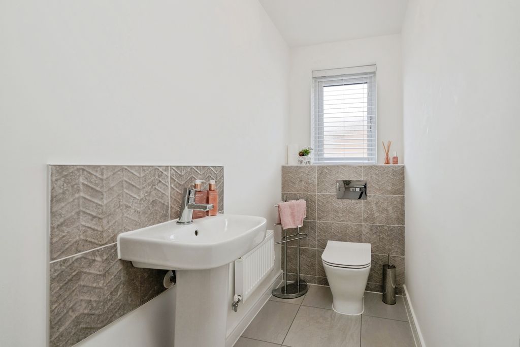 Property photo 3 of 18 Photo