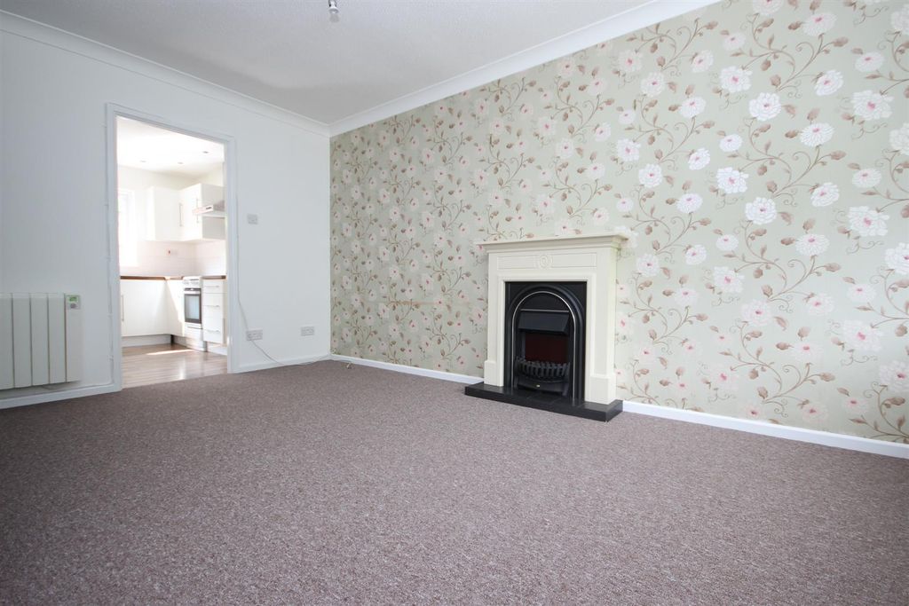 Property photo 2 of 13 Living Room 3.Jpg