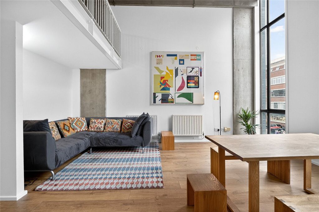 Property photo 3 of 20 Reception/Kitchen