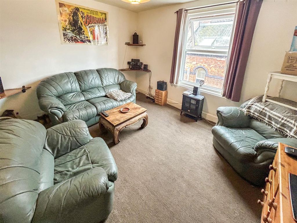 Property photo 3 of 11 Lounge