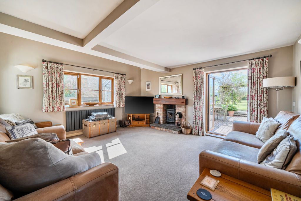 Property photo 2 of 28