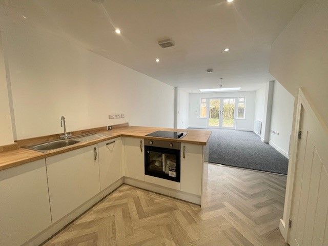 Property photo 2 of 12 Kitchen