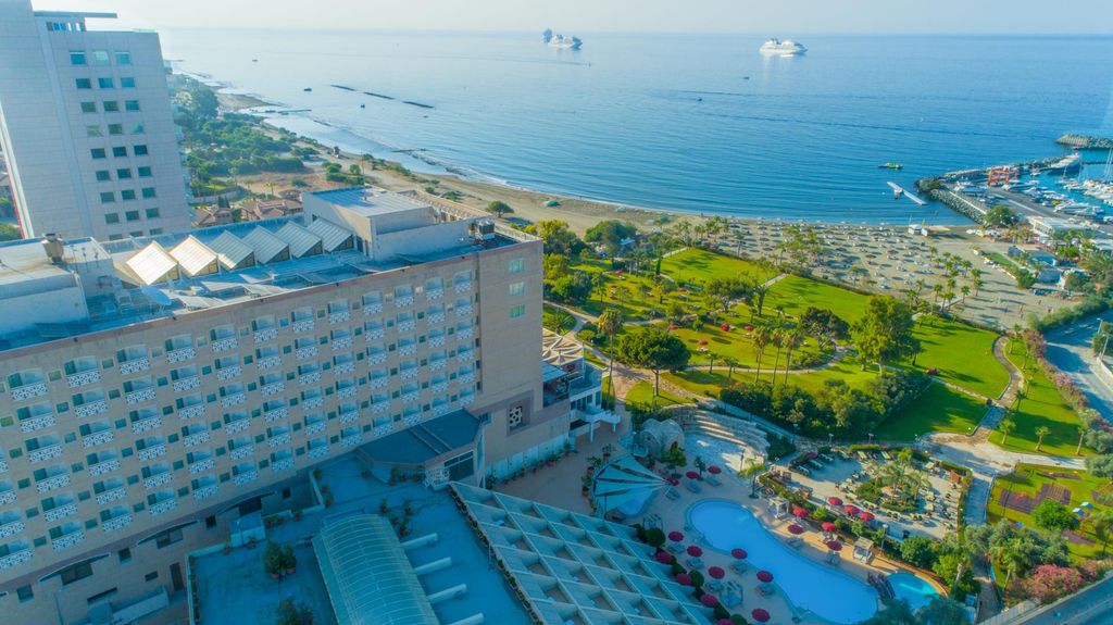 Property photo 1 of 36