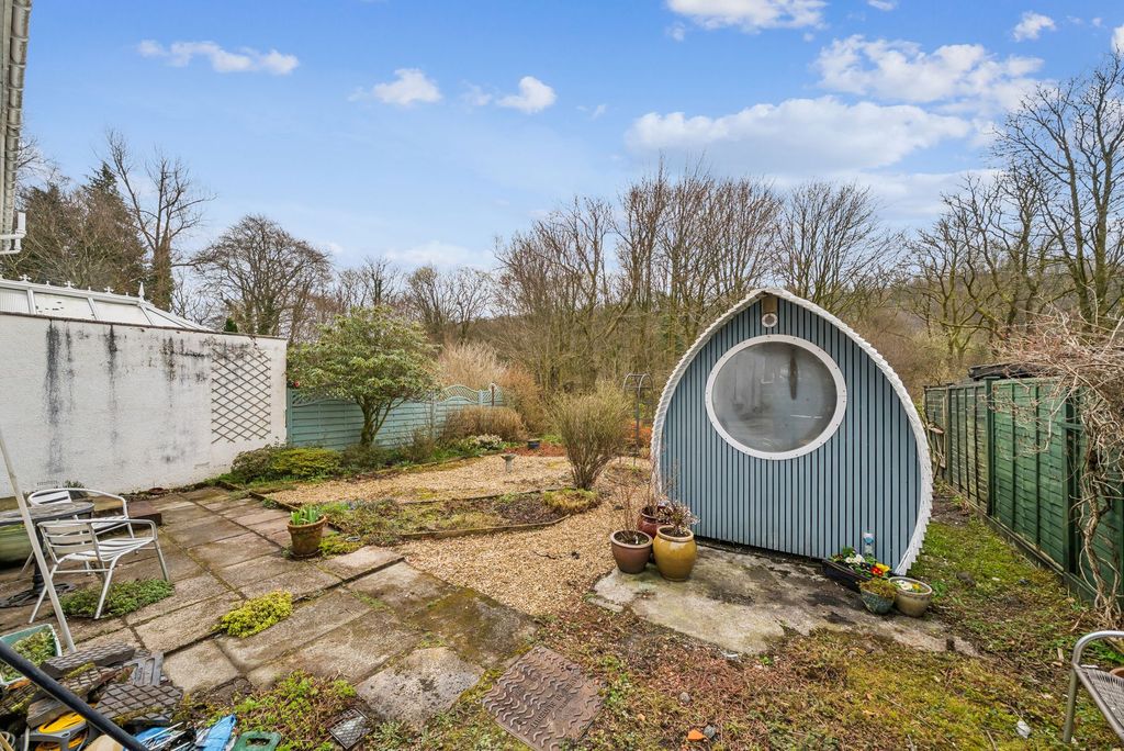 Property photo 2 of 27