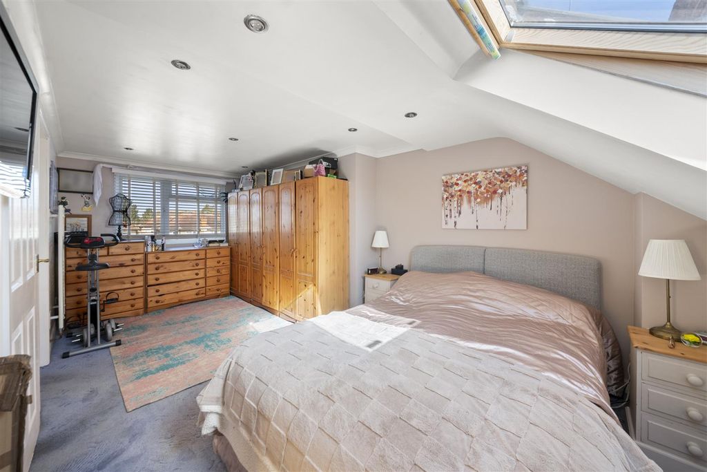 Property photo 3 of 18 B 4