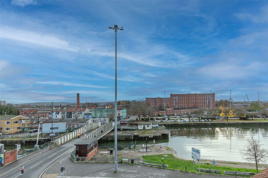 Property photo 2 of 9 Picture No. 23