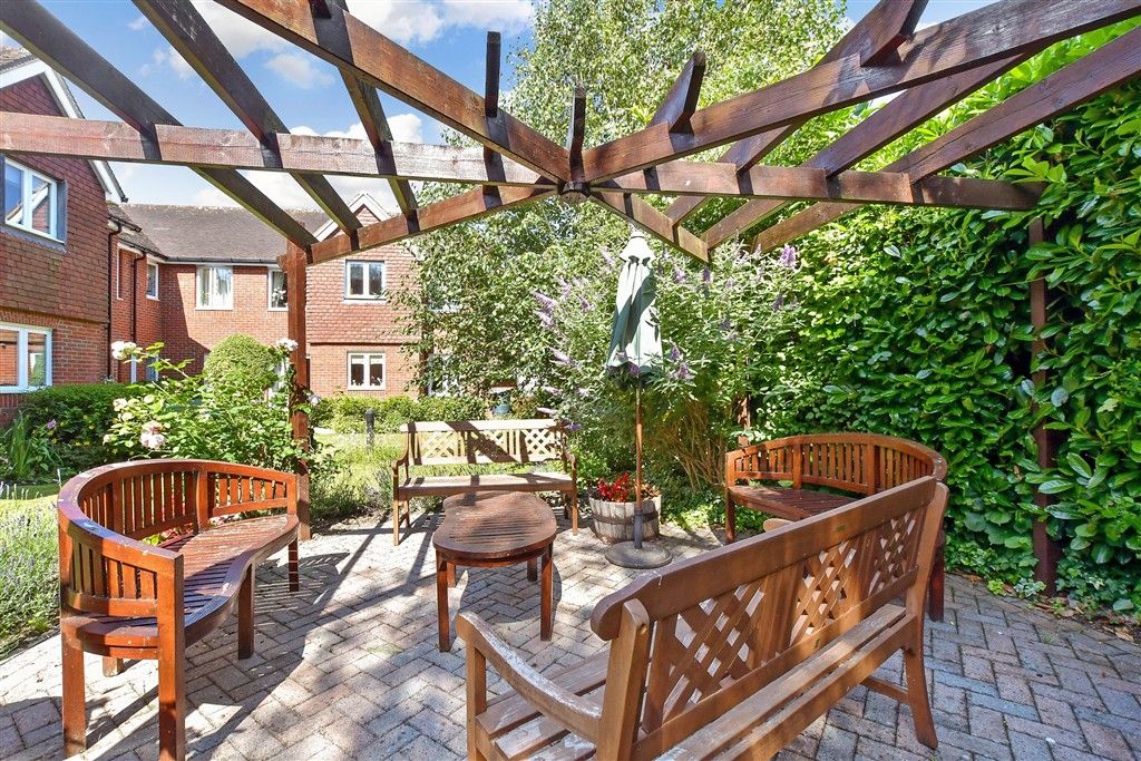 Property photo 3 of 10 Communal Gardens
