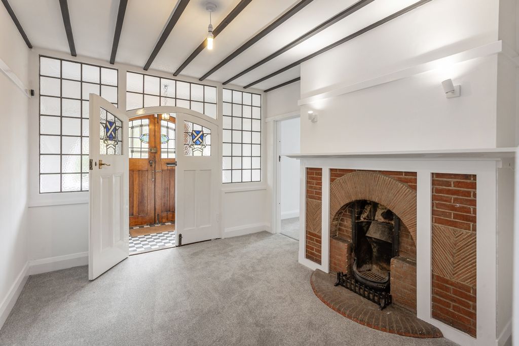 Property photo 2 of 27 32 Davenant Road 0026