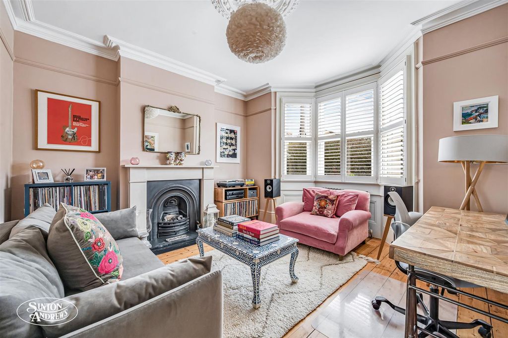 Property photo 2 of 18 4 St Dunstans Recp.Jpg