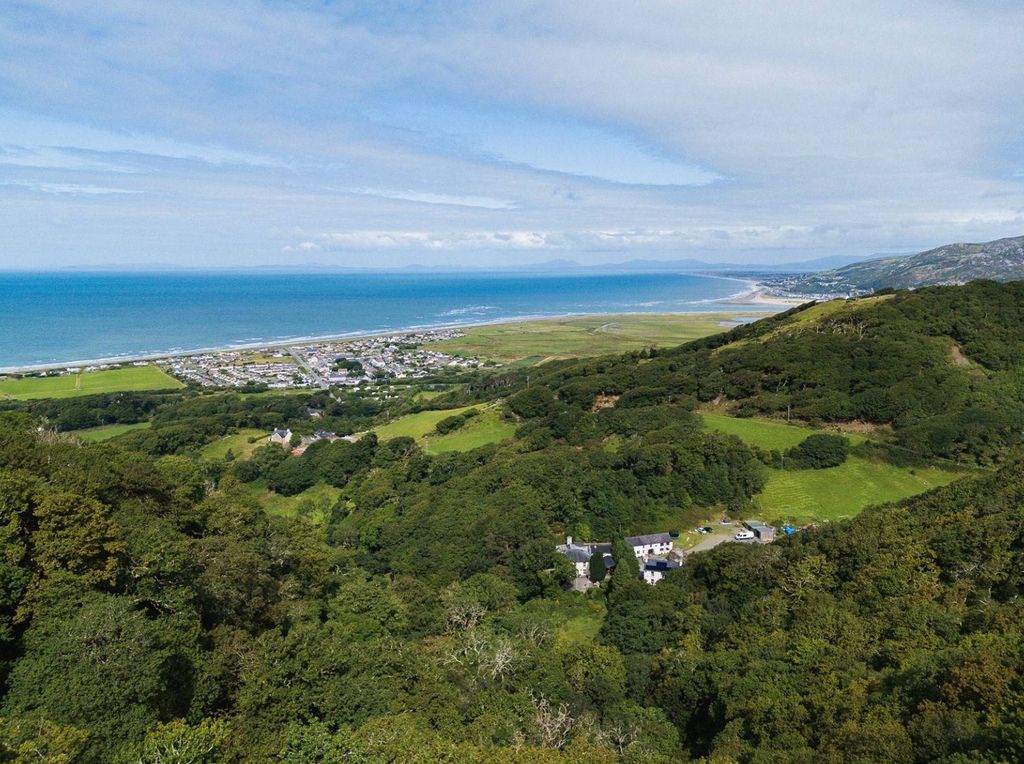 Property photo 3 of 47 Panteinion Hall, Ffordd Panteinion, Friog, Fairbourne, Gwynedd, Ll38 2Tj