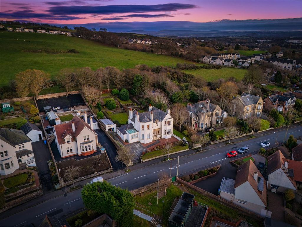 Property photo 3 of 32