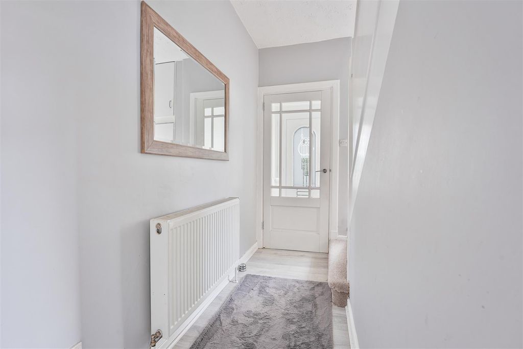 Property photo 2 of 25