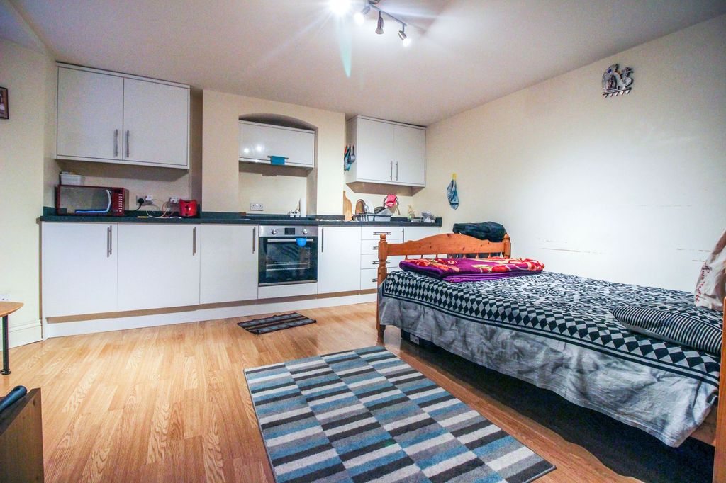 Property photo 3 of 5