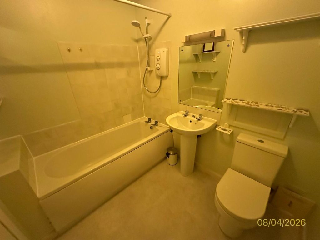 Property photo 3 of 9 Bathroom