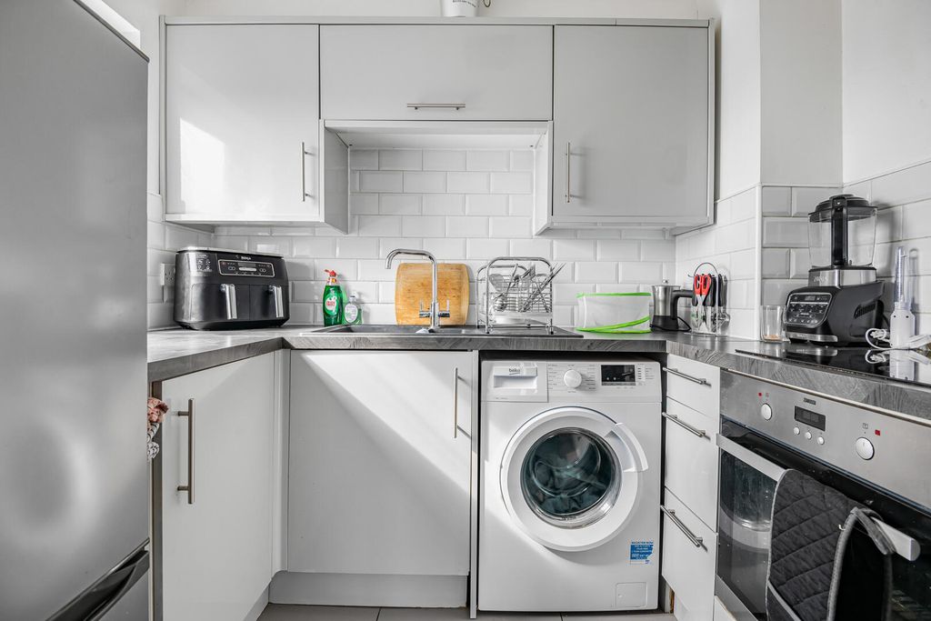 Property photo 3 of 16 Kitchen