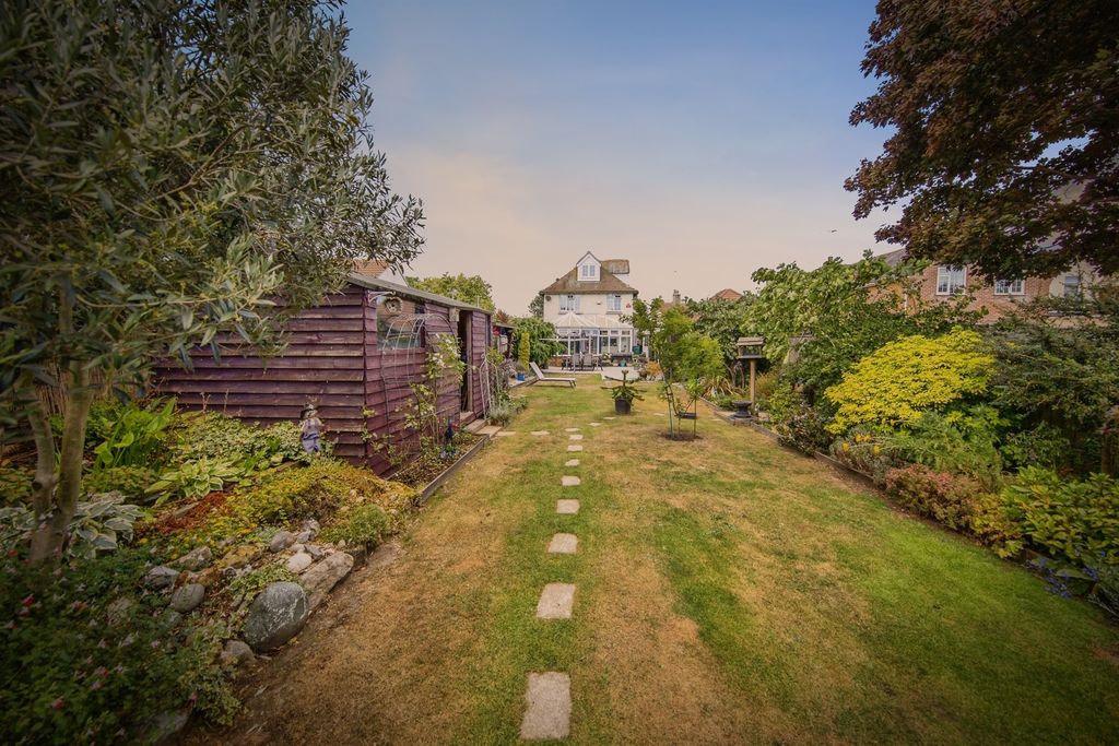 Property photo 2 of 17