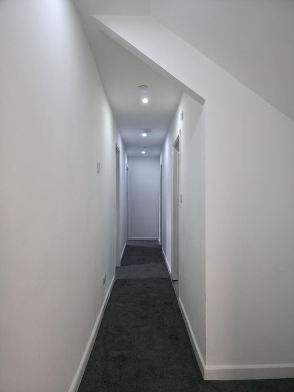 Property photo 1 of 7 Hallway