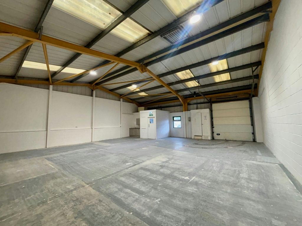 Property photo 2 of 8 9Fa82B54-6146-4F95-9Bc9-49853d696De5.Jpg