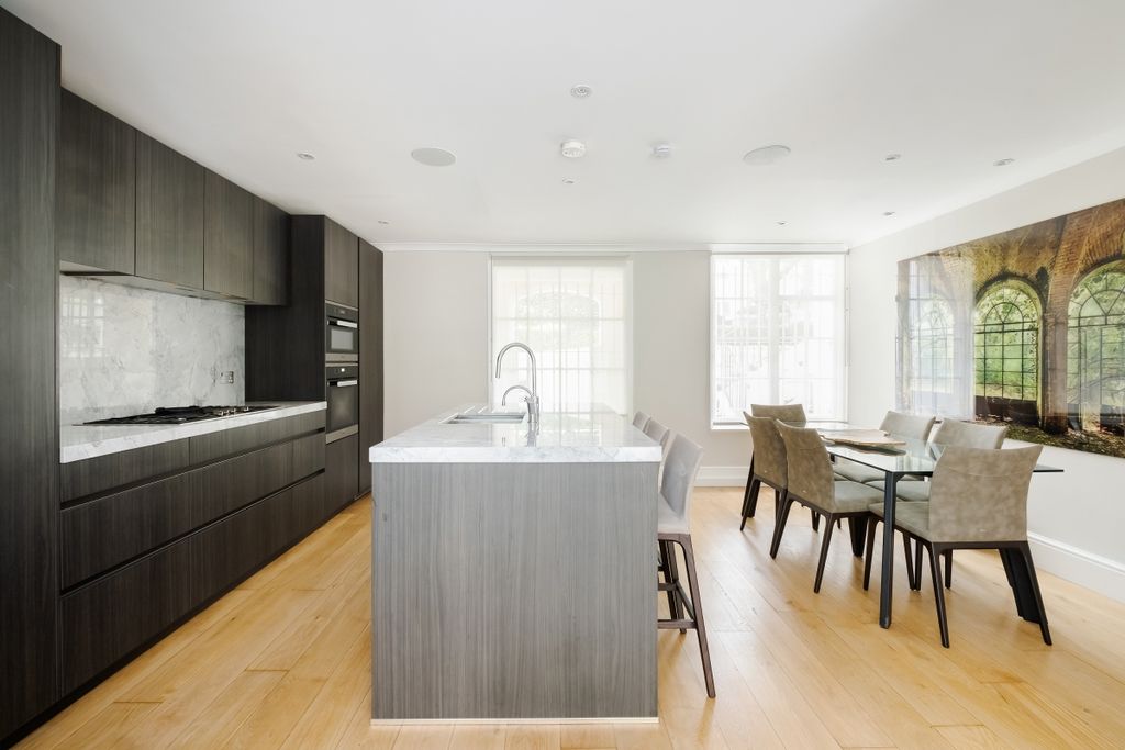 Property photo 3 of 17 Kitchen