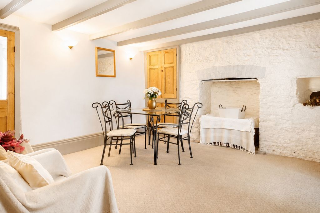 Property photo 3 of 11 Call Tps 01208 87272817